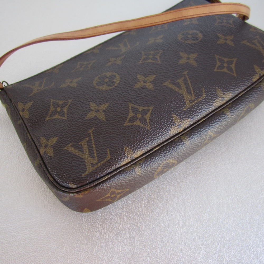 SOLD Authentic Louis Vuitton Monogram Pochette - Picture 5 of 8